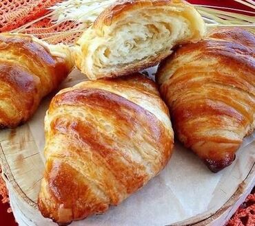 картинка сурот: Свежие классические круассаны из слоёного теста Ищу работу у меня