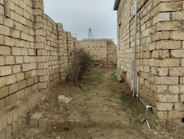 Həyət evləri və villaların satışı: 1 otaqlı həyət evi - Tikili: daş divarlı, bir mərtəbə, giriş — 6