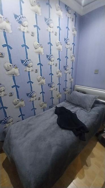 rəssam: Uşaq otağı üçün divar kağızı – mavi tonlarda, ayı balası və lent — 9