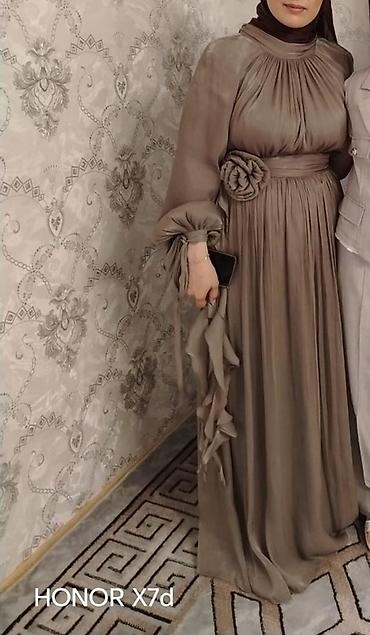 hicab donu: Zərif tünd bej rəngli uzun ziyafət donu - Model: tam uzun, axıcı — 2