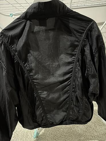 Ветровки: Покупала за 150$ У нас кыргызстане нет таких моделей Носка 1-2 раза at lalafo.kg — 6 Ветровки: Покупала за 150$ У нас кыргызстане нет таких моделей Носка 1-2 раза — 6