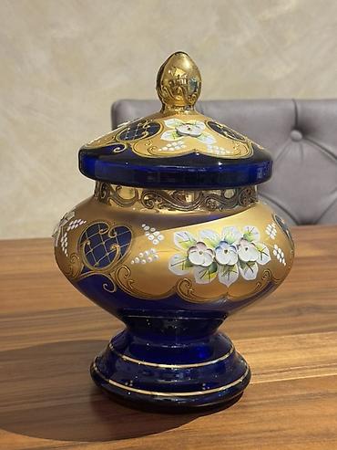 Ev və bağ: Qapaqlı bəzəkli şüşə qab - Material: qalın kobalt-mavi şüşə - Üslub — 4
