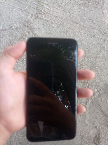 soyuducular yeni: IPhone 7 Plus, Qara