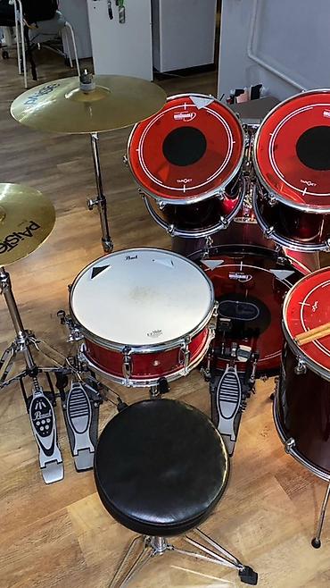 Музыкалык аспаптар: Акустическая ударная установка Pearl, бордовый градиент. Состав: - — 4