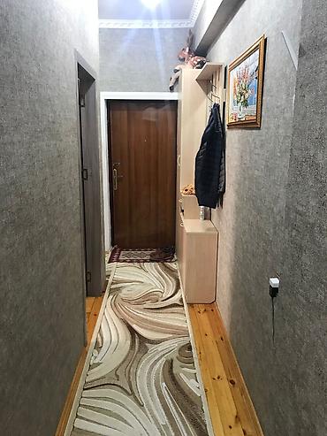 Otaqların satışı: 3 otaqlı mənzil – interyer və mebel ilə - Yataq otağı: geniş pəncərə — 6
