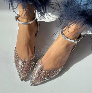 детские кроссовки на танкетке: Bəzəkli qadın baletkaları/sandaletlər - Rəng: metalik gümüş tonlarda