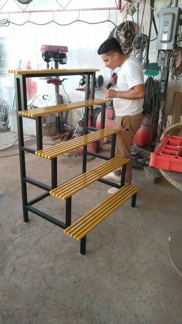 Полки для цветов: На заказ Полки, стеллажи для цветов. для комнатных растений Есть — 15