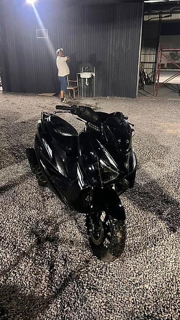Макси-скутер Yamaha, 180 куб. см, Бензин, Б/у at lalafo.kg Макси-скутер Yamaha, 180 куб. см, Бензин, Б/у