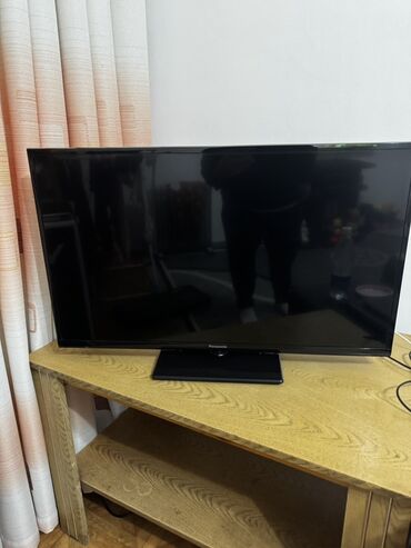 переходник vga to hdmi: Телевизор Panasonic, диагональ примерно 42–47" (визуально). Плоская