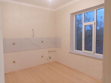 Həyət evləri və villaların satışı: Satılır: həyət evi - İki mərtəbəli layihə: aşağıda qapalı qaraj və — 9