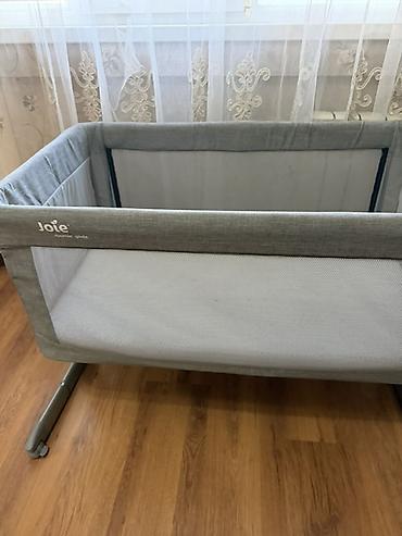 кроватка приставная: Детская прикроватная кроватка Joie Roomie Glide (серый) - Тип — 1