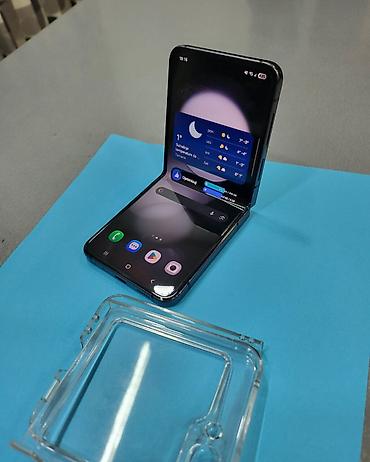 gopro: Samsung Galaxy Z Flip5 – crni, preklopni model - Memorija: 8 GB RAM / — 8