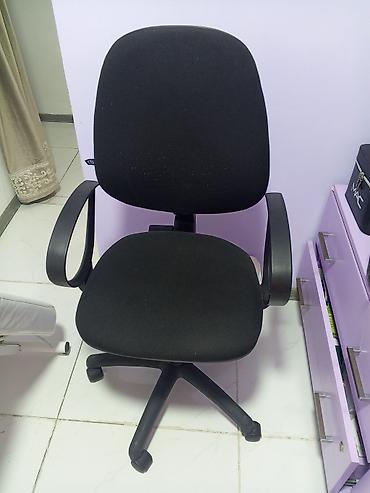Ofis kreslosu – qara rəng, klassik dizayn - Yumşaq, toxuması möhkəm