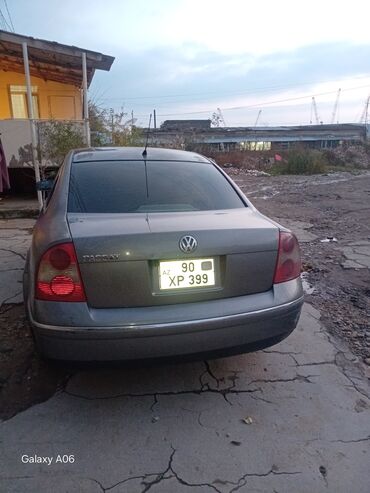 Volkswagen: Volkswagen Passat: 1.8 l | 2003 il Sedan — 3