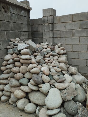 Другие строительные блоки: Продам камни по приемлемой цене
