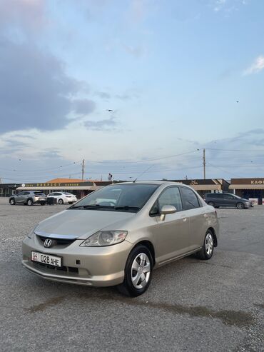 какие машины входят в комфорт яндекс такси в бишкеке: Honda Fit Aria: 2002 г., 1.5 л, Вариатор, Бензин, Седан