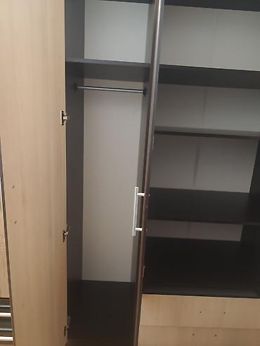 Ormari: Ormar sa četvora vrata i dve fioke, moderan dizajn u kombinaciji — 3