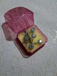 бабочки для декора: Təmiz gümüşdür istifadə olunmayıb. Qaşları SWAROVSKI