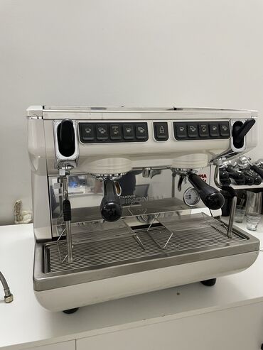 ковровая вышивка купить: Кофемашина Nuova Simonelli Appia life compact Автомат В хорошем