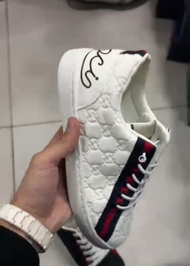 qaçış üçün qadın krosovkaları: Gucci Model Ağ Ayaqqabı 1 defe geyinilib Alınannan ucuza satılır 41