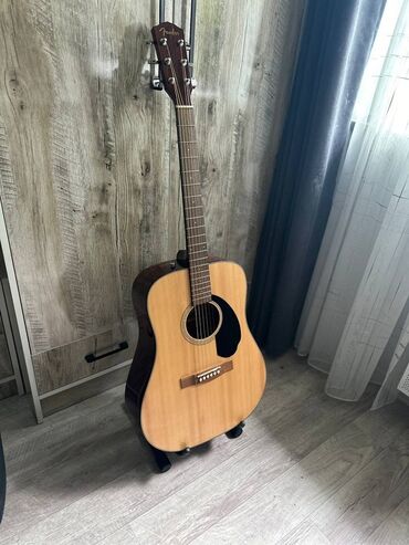 гитары купить: Акустическая гитара Fender с декой из светлого дерева. Цена указана с