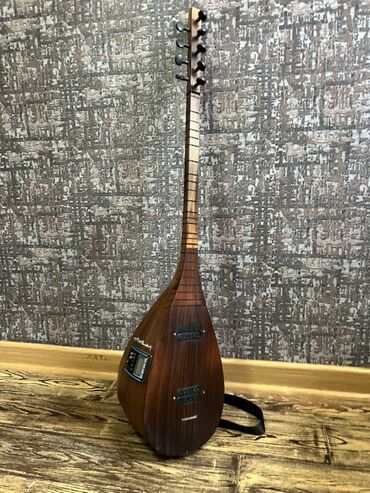 Musiqi alətləri üçün ləvazimatlar: Akustik saz, xüsusi olaraq hazırlanmış dizaynı ilə seçilir. Alət