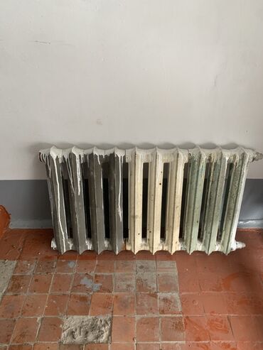 носилки строительные: Чугунная секционная батарея отопления (радиатор МС-140). - Материал