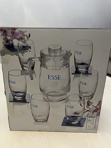 Наборы посуды: Набор для чаепития из фарфора. Состав: - 4 мини-чайника с крышками — 3