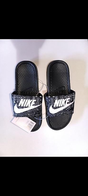 Sandale i papuče: Nike i druge sportske papuče – više modela i dezena Opis: - Sportske — 12