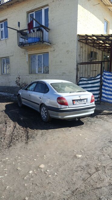 т2 транспортер: Toyota Avensis: 2002 г., 2 л, Механика, Бензин, Хетчбек