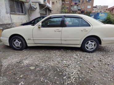 Used Cars: Mercedes-Benz 220: 2.2 l | 2001 year Sedan