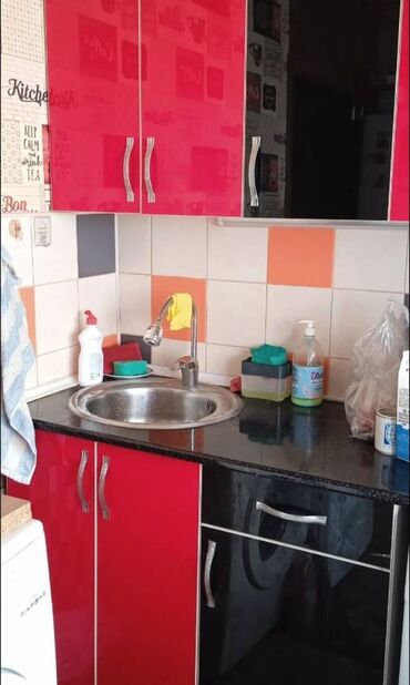 срочно продаётся 1 комнатная квартира в районе шлагбаум по улице кенсуйская 17 пересекает интергельпо ориентировочно парк фучика: 1 комната, Агентство недвижимости, Без подселения, С мебелью полностью