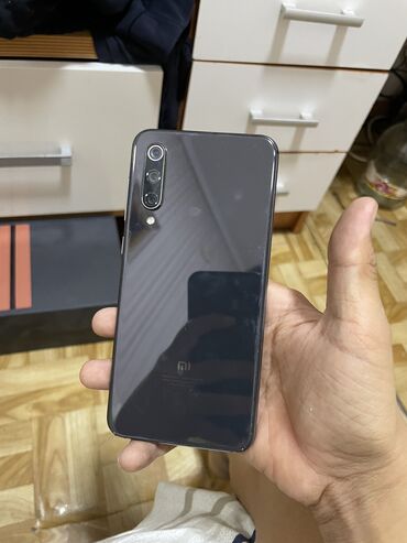 регистрация телефонов: Xiaomi, Mi 9 SE, Б/у, 32 ГБ, цвет - Черный