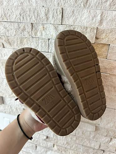bele ski pantalone: Dečije zimske čizmice Zara, broj 22, dužina gazista 13,6 cm. - — 4