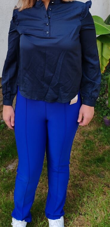Pantalone: Ženske pantalone u jarko plavoj (kraljevsko plavoj) boji. - Model — 3