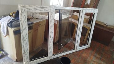 пластик терезе алам: Белая трехсекционная оконная рама из ПВХ-профиля с двойным