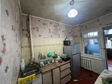 сдаю квартиру в частном доме: 2 бөлмө, 49 кв. м, 106-серия, 4 кабат, Косметикалык ремонт