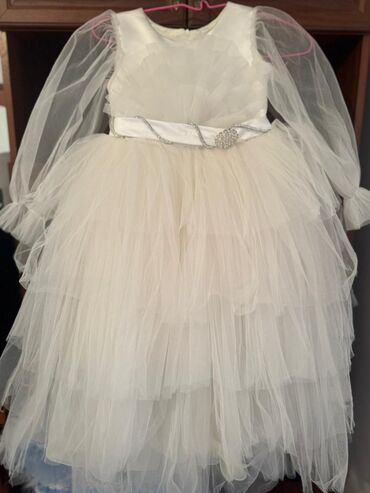 современные детские коляски: Детское платье, цвет - Белый, Б/у
