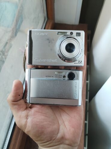 Sony Cyber-shot Dsc-W80 ve Sony Cyber-shot Dsc-T5 hec birinin