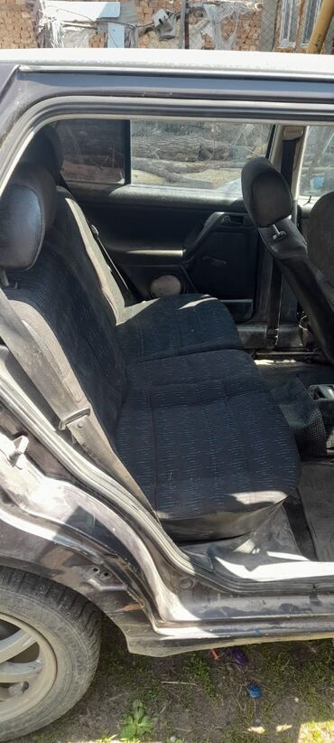 Volkswagen: Volkswagen Golf: 1.6 л, Механика, Бензин