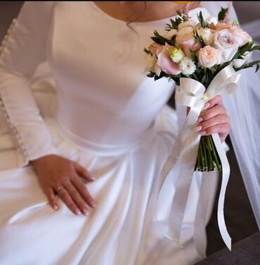 прокат платьев: Свадебное платье, цвет - Белый