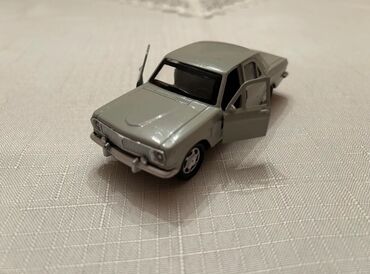 Avtomobil modelləri: Masaüstü kolleksiya üçün metal avtomobil modeli - Korpus: metaldan — 10