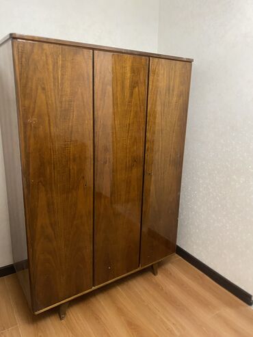 я ищу бу шкаф: Шифоньер, Колдонулган, Түз, түсү - Күрөң, Жыгач