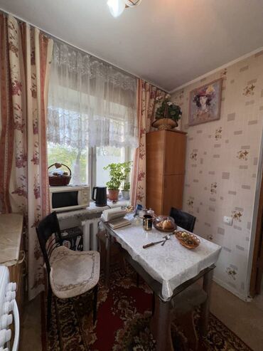 квартира в районе политеха: 3 бөлмө, 52 кв. м, Хрущевка, 3 кабат, Косметикалык ремонт