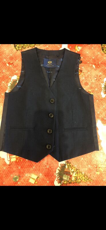 Dəstlər: Brend jiletkalar next ve bashqa brendler,3-4 yasha,10 azn — 9