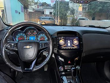 cankan masin: Chevrolet Cruze sedan – qırmızı rəngli, Azərbaycan nömrə nişanı ilə — 10