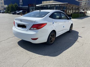 Hyundai: Hyundai Accent: 1.4 l | 2016 il Sedan — 3