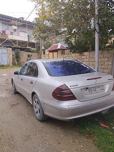 mersedes 208d: Mercedes-Benz E 220: 2.2 l | 2003 il Sedan — 6