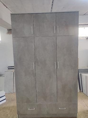 Шкаф-гардероб из ЛДСП с золотистой фурнитурой с зеркалом 12500 — 4