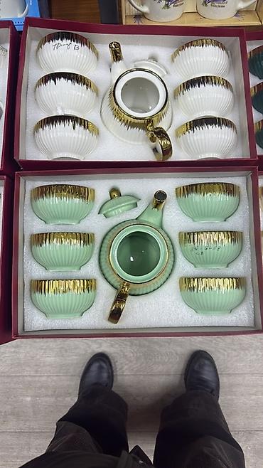 Наборы посуды: Фарфоровые чайные наборы в подарочных коробках. Варианты: - Набор с — 18